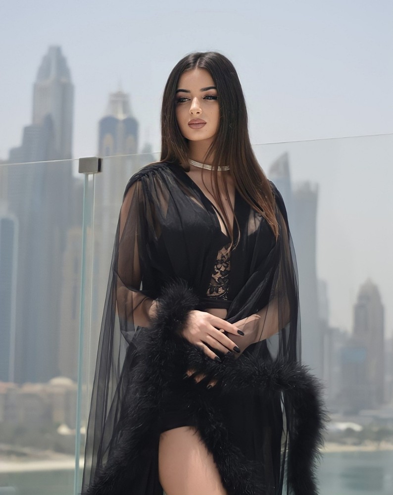 Kriselda Lazri ・ Fashion Model | DMDb © Dubai Models Database