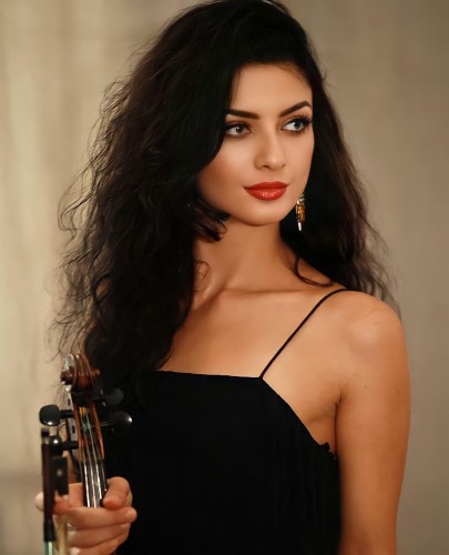 Anna Petrasian (Violinist) 